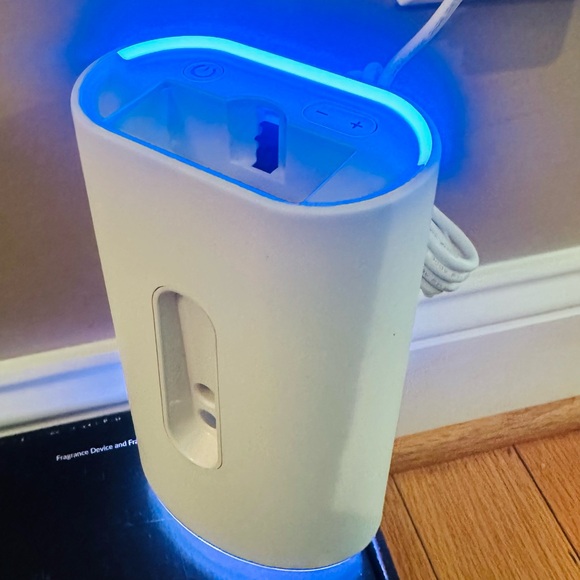NEW-AIRIA by Febreze, Smart Scent Diffuser Starter Kit–WiFi & App Controlled - Picture 7 of 10